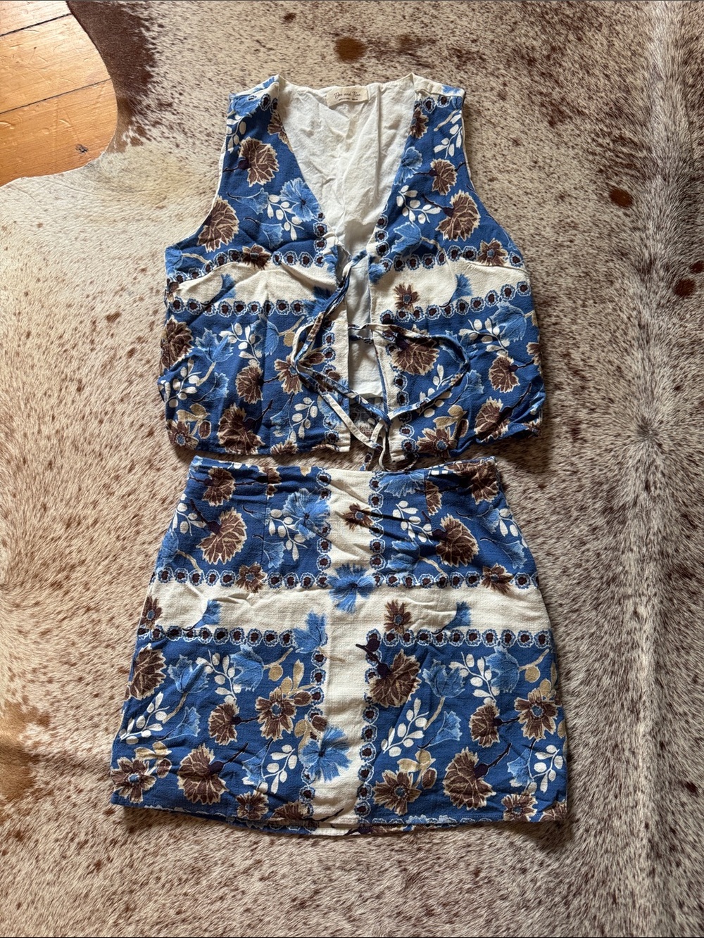 Doe & Rae Blue White Floral Two-Piece Mini Skirt Set